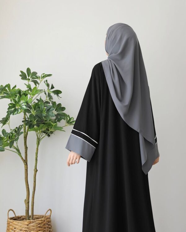 Black Contras Abaya - Image 2